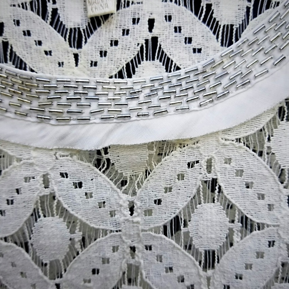 Miss Me Lace Blouse - Picture 2 of 5